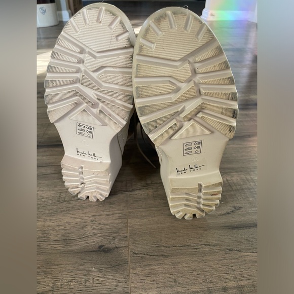 Nicole Miller Tan Faux Fur Lace-Up Winter Boots Size 8 Quilted Cozy Boots - Picture 5 of 5